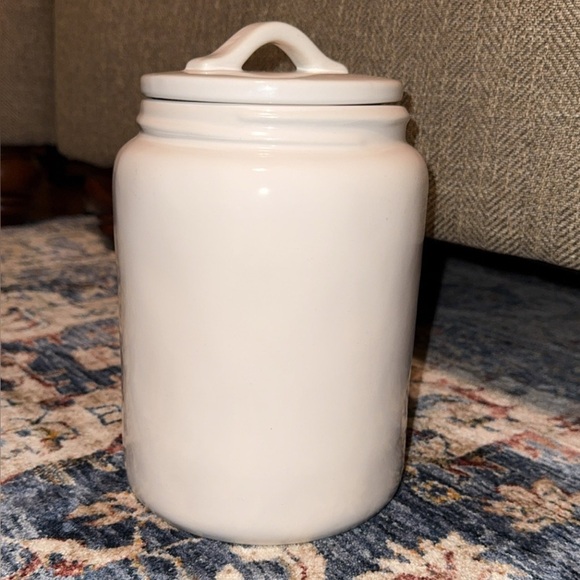 Rae Dunn White Ceramic ‘FLOUR’ Cookie Jar Food Container Jar Canister with lid - Picture 2 of 4